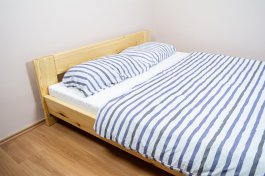 Posteľ Káťa z masívu borovice 4 cm - 140x200 cm + rošt ZADARMO produkt
